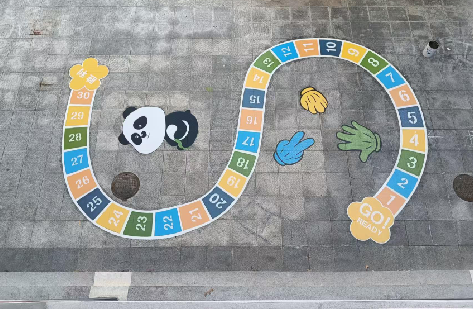 布拖地面游戏彩绘